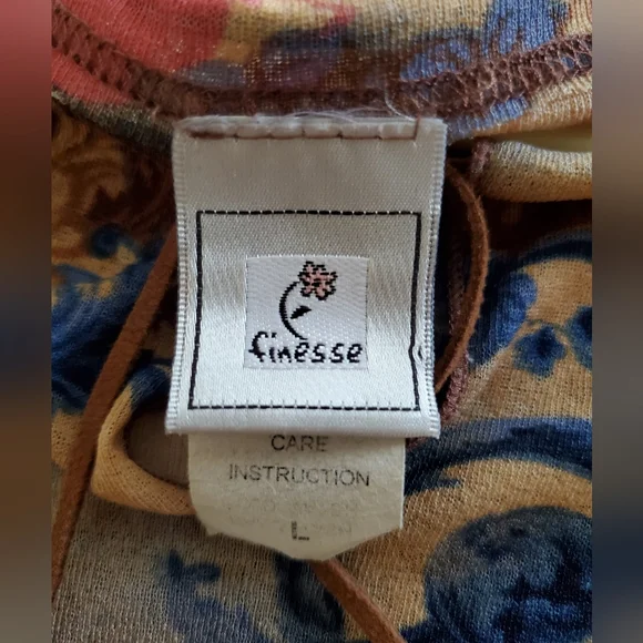 Super cute ladies top - Picture 3 of 4